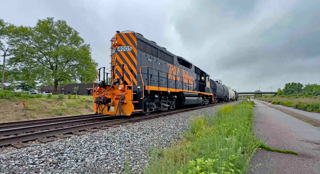 AB 4005 now returns with freight for Brittain Yard.